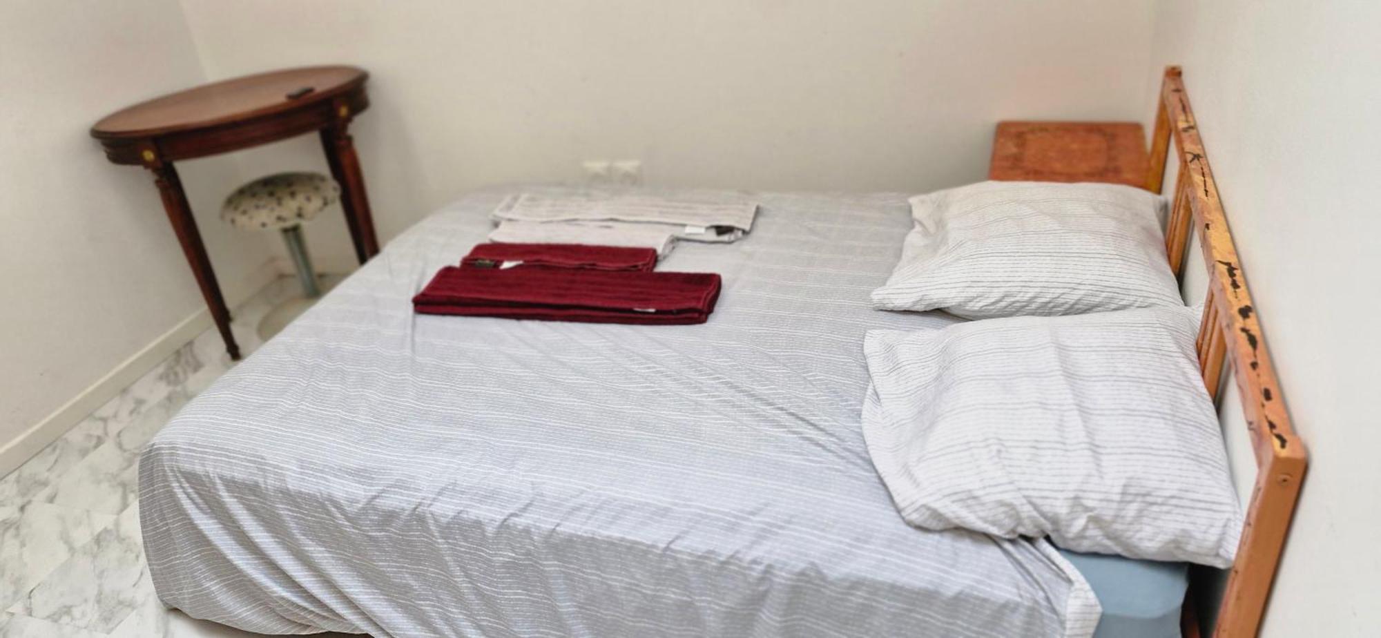 Bed And Breakfast Chez L'Habitant Marseille Rom bilde